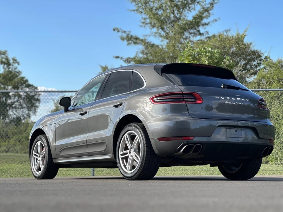 2015 Porsche Macan Turbo - Image 14 of 31