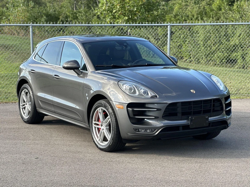 2015 Porsche Macan Turbo - Image 25 of 31