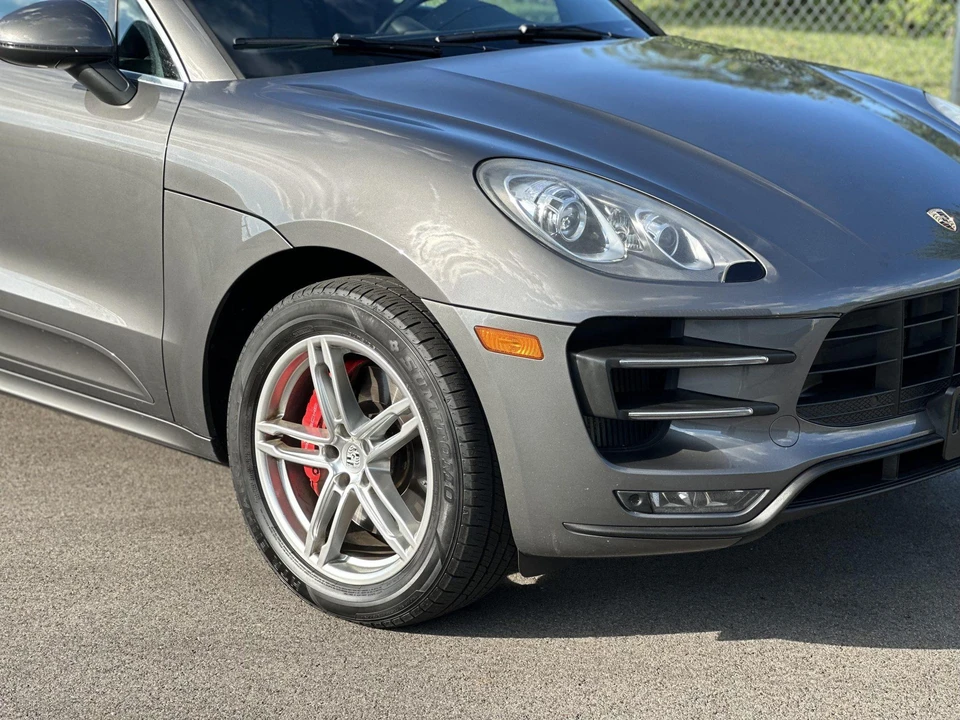 2015 Porsche Macan Turbo - Image 26 of 31