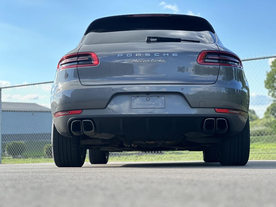 2015 Porsche Macan Turbo - Image 15 of 31