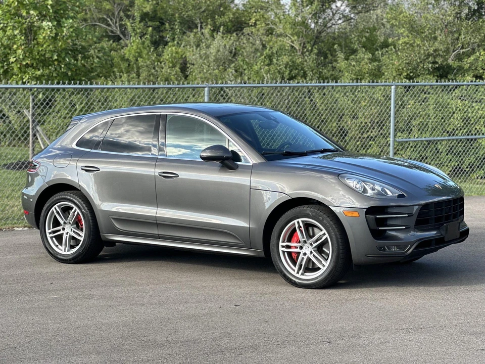 2015 Porsche Macan Turbo - Image 22 of 31