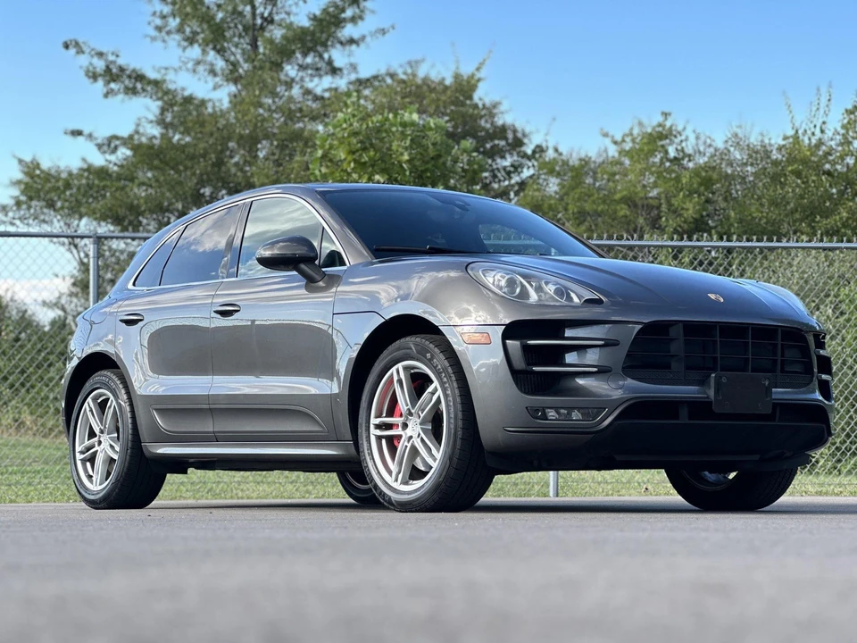 2015 Porsche Macan Turbo - Image 23 of 31