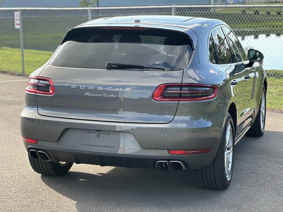2015 Porsche Macan Turbo - Image 16 of 31