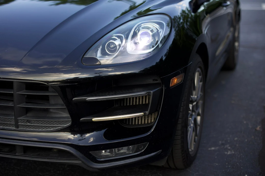 2015 Porsche Macan Turbo - Image 17 of 31
