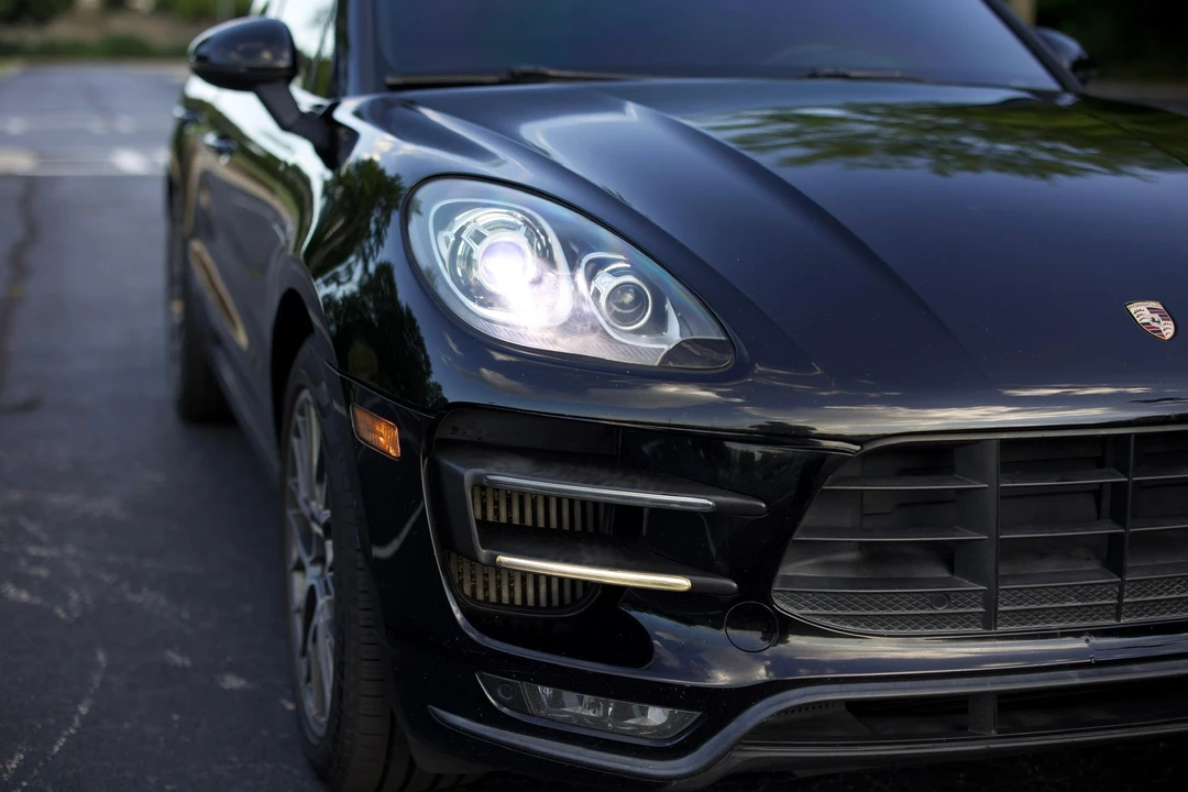 2015 Porsche Macan Turbo - Image 14 of 31