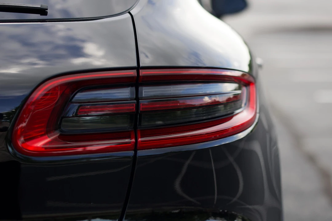 2015 Porsche Macan Turbo - Image 28 of 31