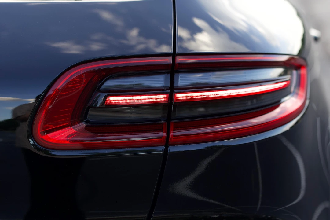 2015 Porsche Macan Turbo - Image 29 of 31