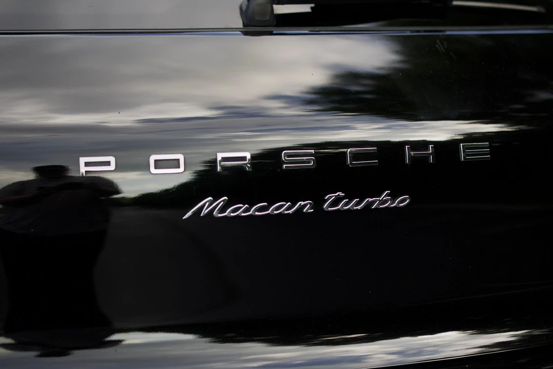 2015 Porsche Macan Turbo - Image 25 of 31