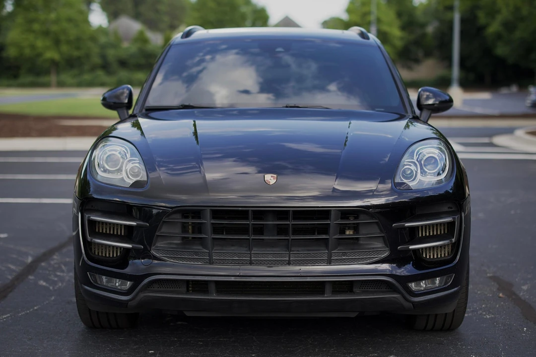2015 Porsche Macan Turbo - Image 2 of 31