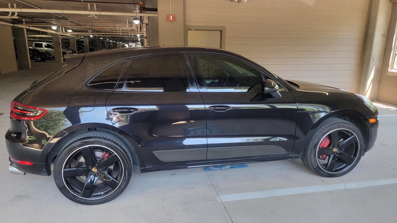 2015 Porsche Macan Turbo - Image 18 of 31