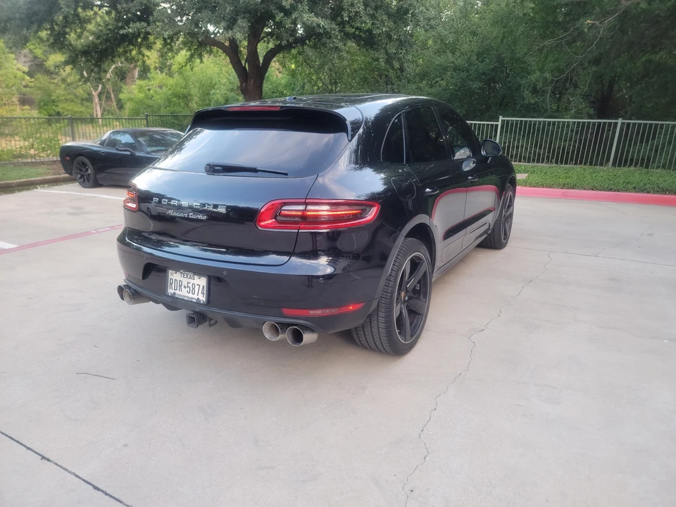 2015 Porsche Macan Turbo - Image 15 of 31