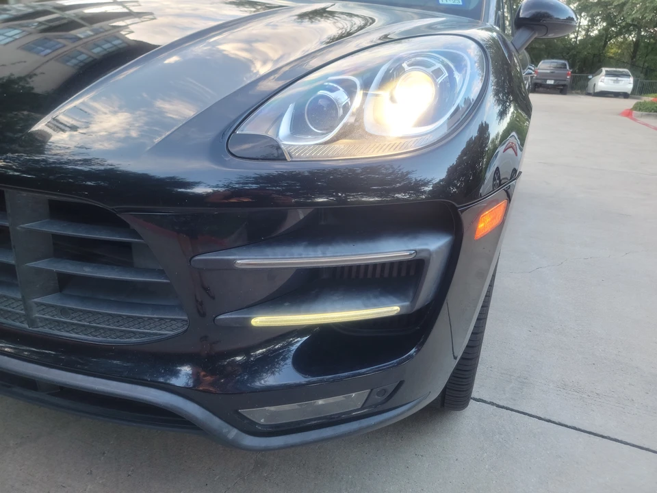 2015 Porsche Macan Turbo - Image 24 of 31
