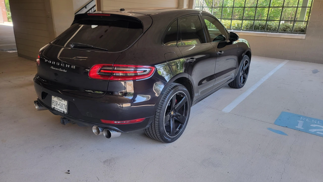2015 Porsche Macan Turbo - Image 14 of 31