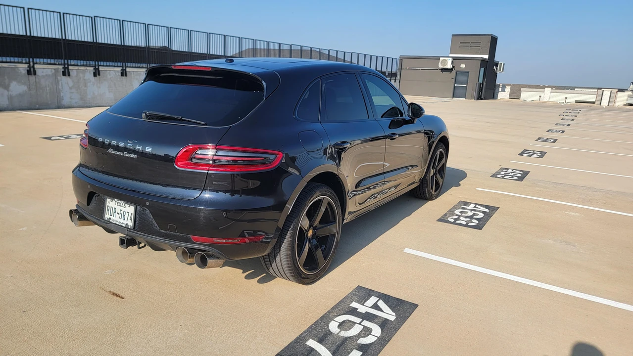 2015 Porsche Macan Turbo - Image 16 of 31