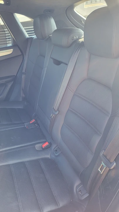 2015 Porsche Macan Turbo - Image 24 of 31
