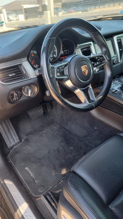 2015 Porsche Macan Turbo - Image 26 of 31