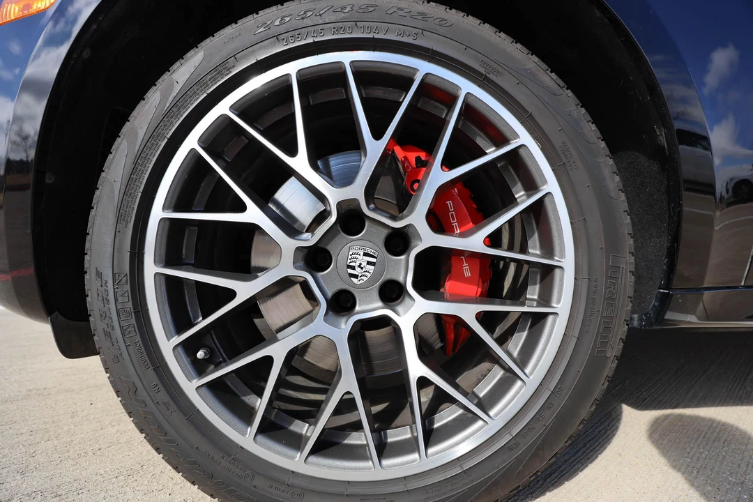 2015 Porsche Macan Turbo - Image 26 of 27