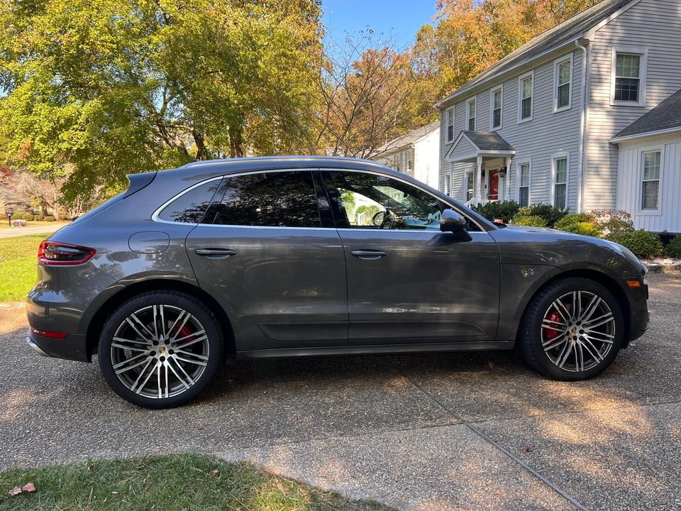 2015 Porsche Macan Turbo - Image 17 of 31