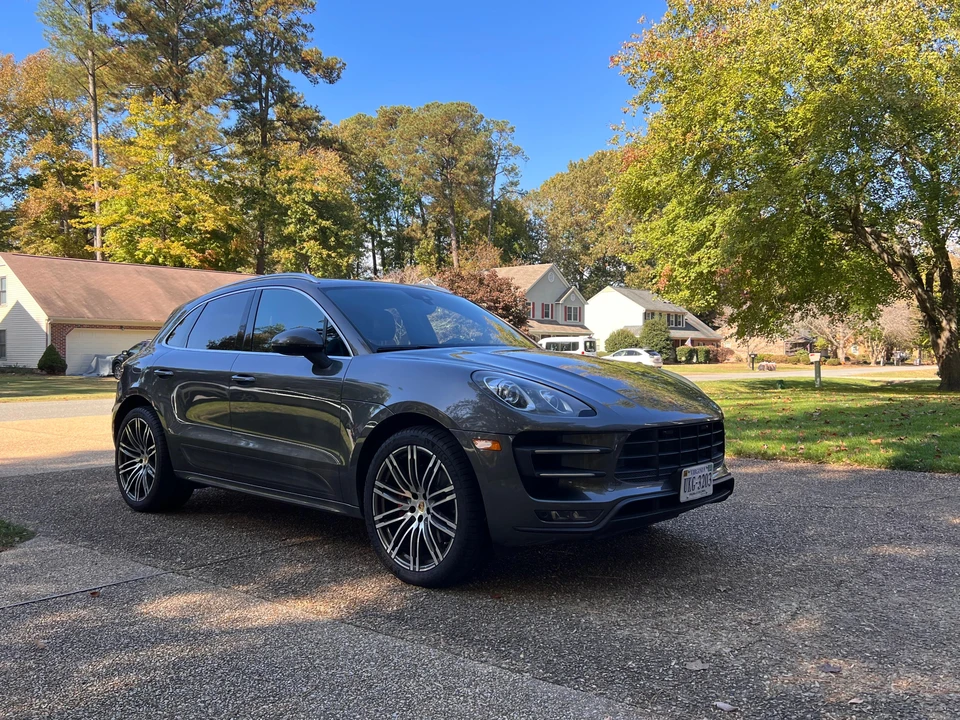 2015 Porsche Macan Turbo - Image 18 of 31