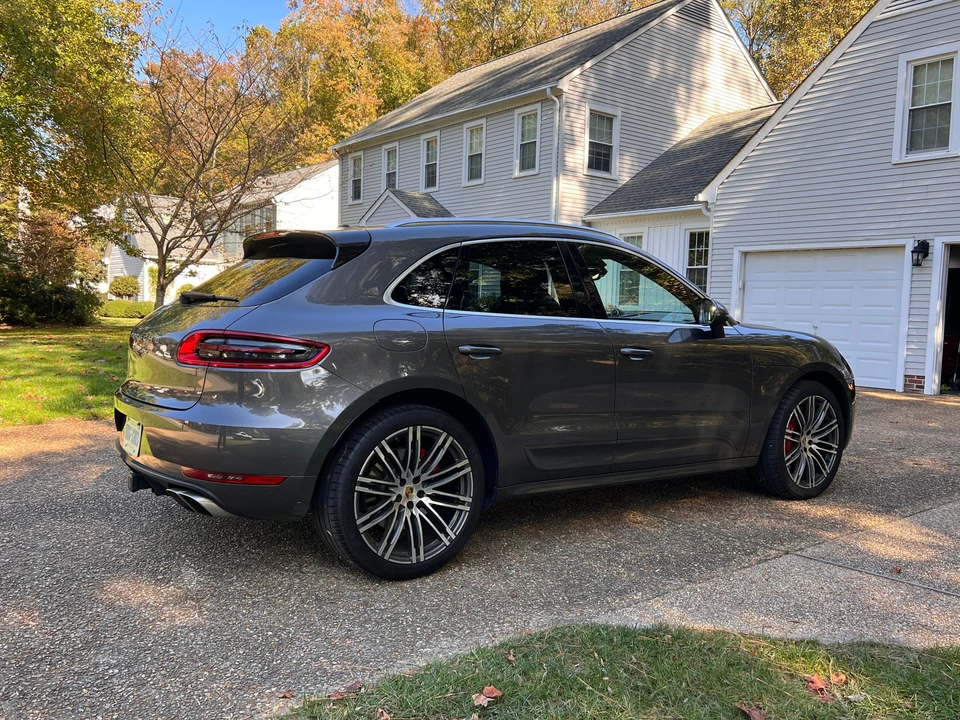 2015 Porsche Macan Turbo - Image 15 of 31