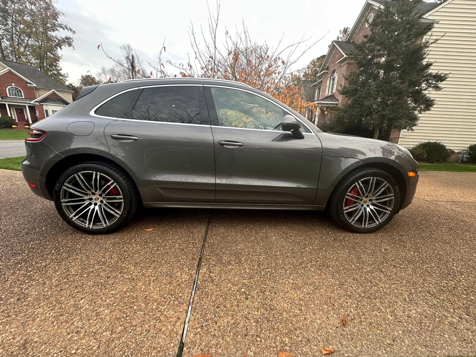 2015 Porsche Macan Turbo - Image 16 of 31