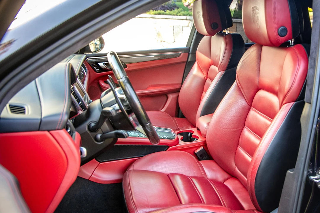 2015 Porsche Macan Turbo - Image 28 of 31