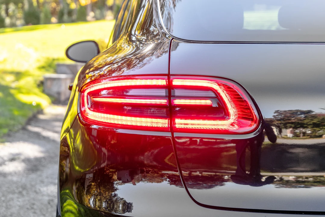 2015 Porsche Macan Turbo - Image 15 of 31