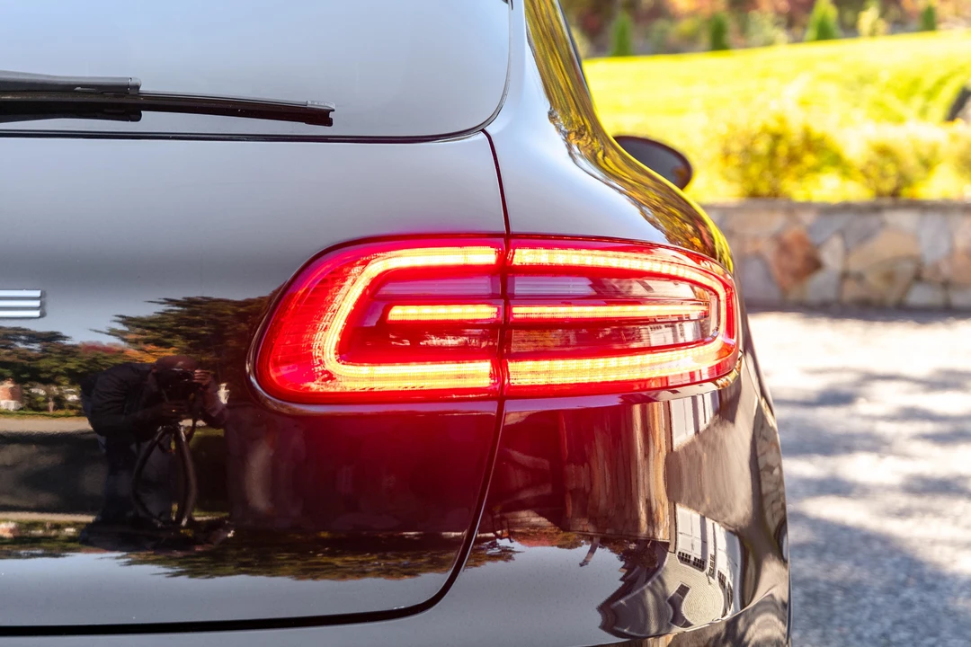 2015 Porsche Macan Turbo - Image 19 of 31