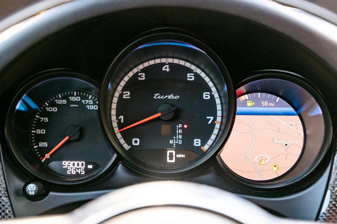 2015 Porsche Macan Turbo - Image 27 of 31