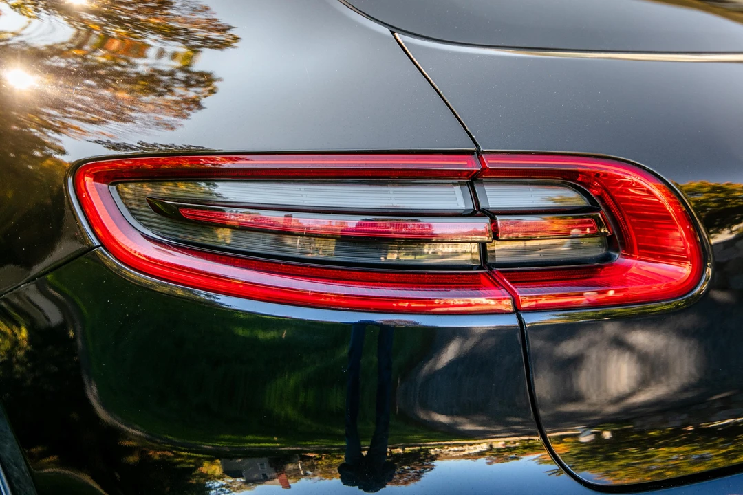 2015 Porsche Macan Turbo - Image 14 of 31