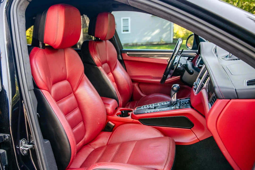2015 Porsche Macan Turbo - Image 30 of 31