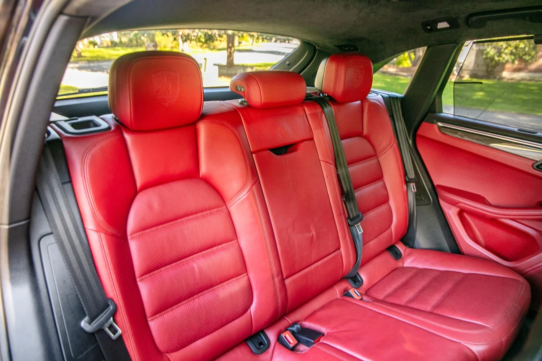 2015 Porsche Macan Turbo - Image 26 of 31