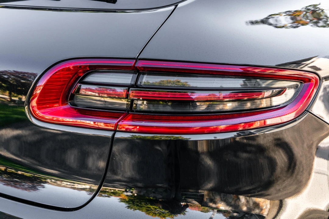 2015 Porsche Macan Turbo - Image 18 of 31