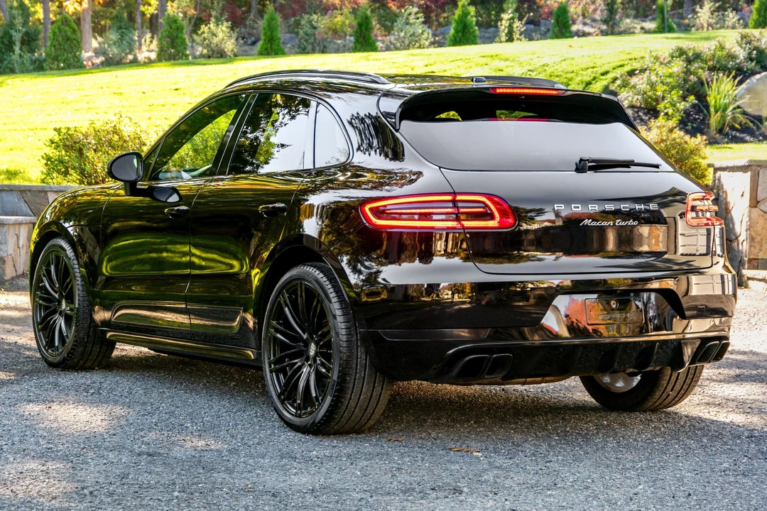 2015 Porsche Macan Turbo - Image 4 of 31