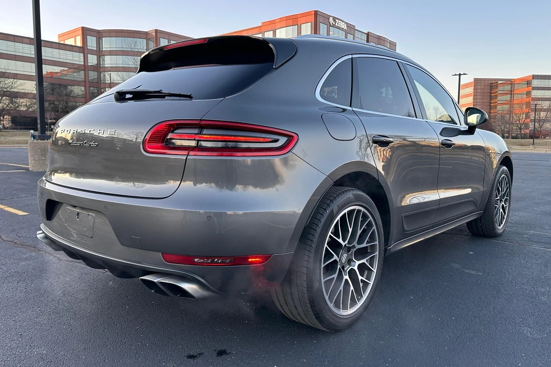 2015 Porsche Macan Turbo - Image 4 of 31