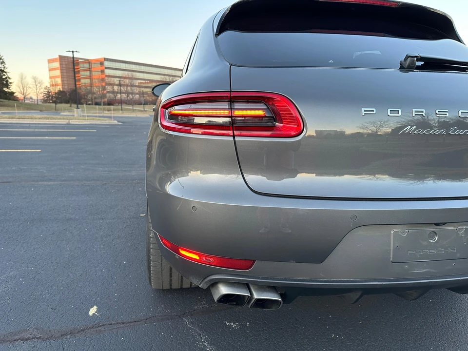 2015 Porsche Macan Turbo - Image 20 of 31