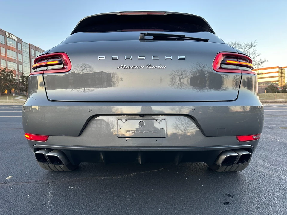2015 Porsche Macan Turbo - Image 10 of 31