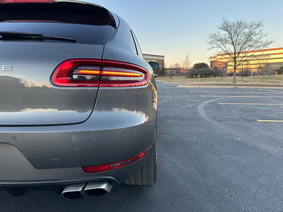 2015 Porsche Macan Turbo - Image 21 of 31
