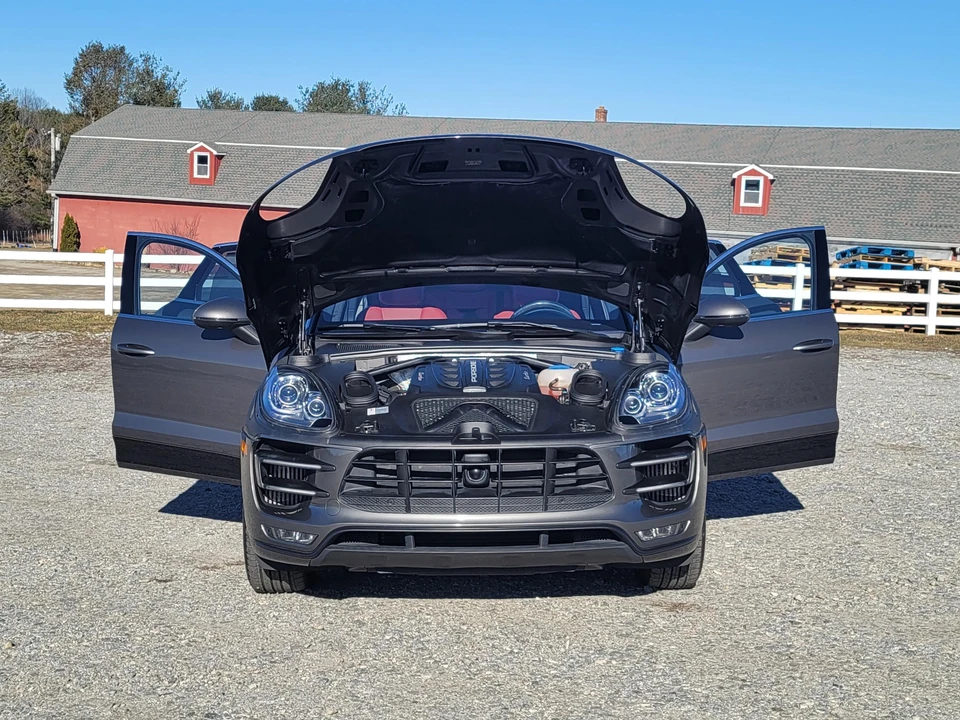2015 Porsche Macan Turbo - Image 30 of 31