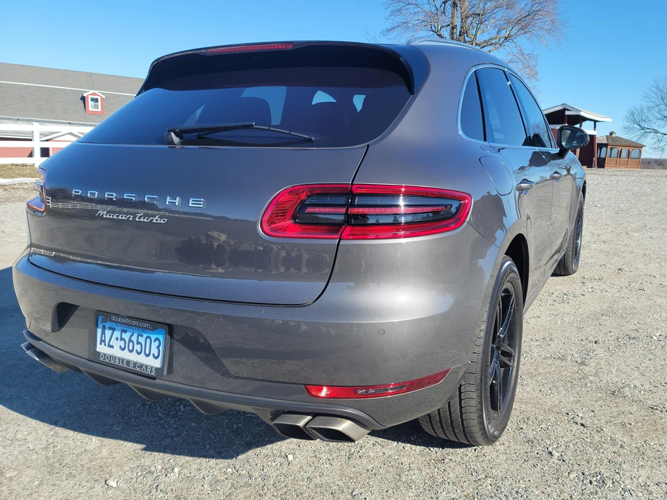 2015 Porsche Macan Turbo - Image 19 of 31