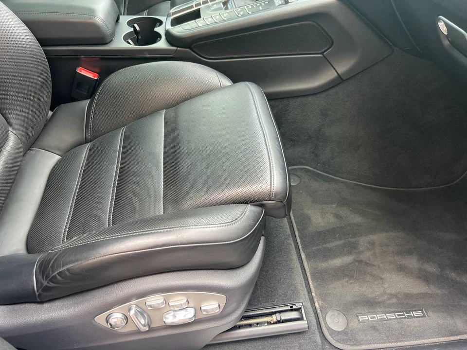 2015 Porsche Macan Turbo - Image 8 of 24