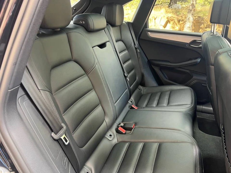 2015 Porsche Macan Turbo - Image 16 of 22