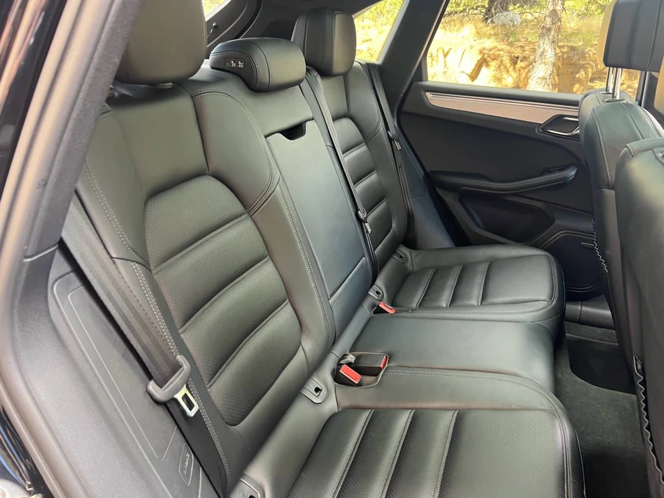 2015 Porsche Macan Turbo - Image 18 of 24