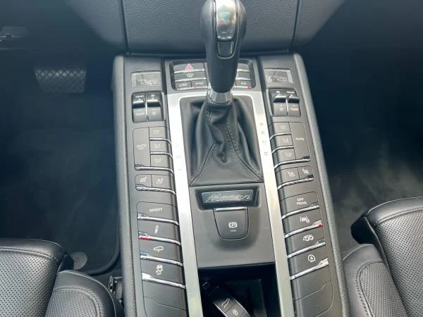 2015 Porsche Macan Turbo - Image 16 of 21