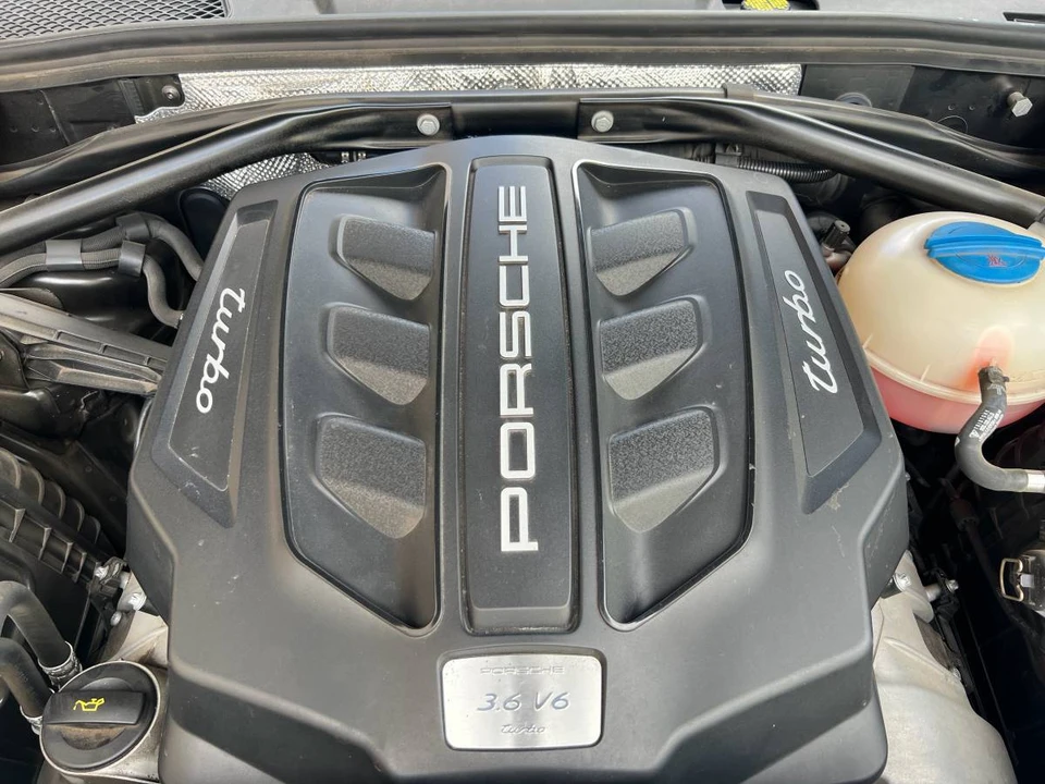 2015 Porsche Macan Turbo - Image 23 of 24