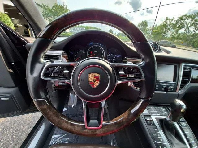 2015 Porsche Macan Turbo - Image 12 of 17