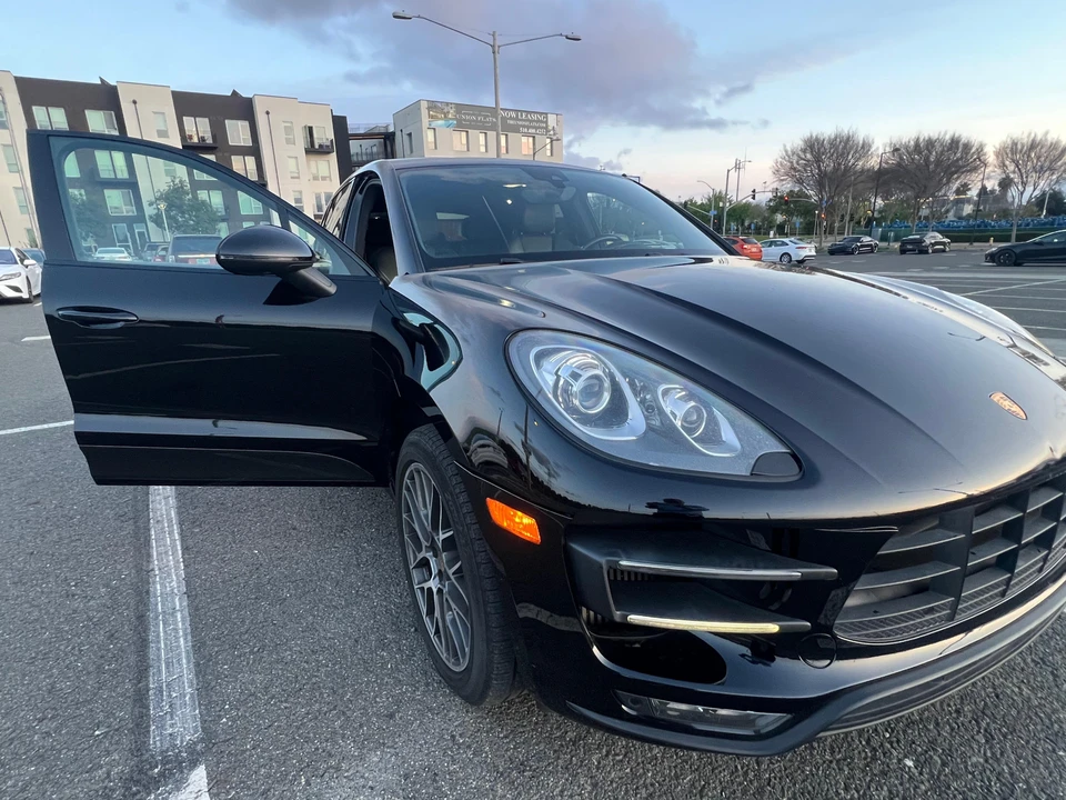 2015 Porsche Macan Turbo - Image 25 of 31