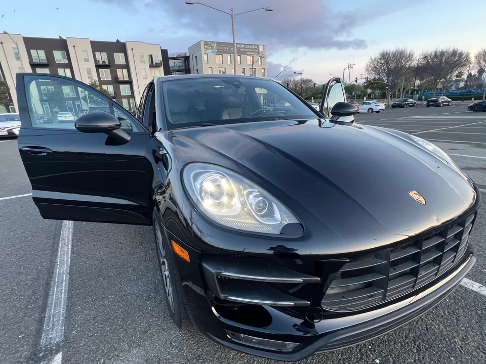 2015 Porsche Macan Turbo - Image 26 of 31