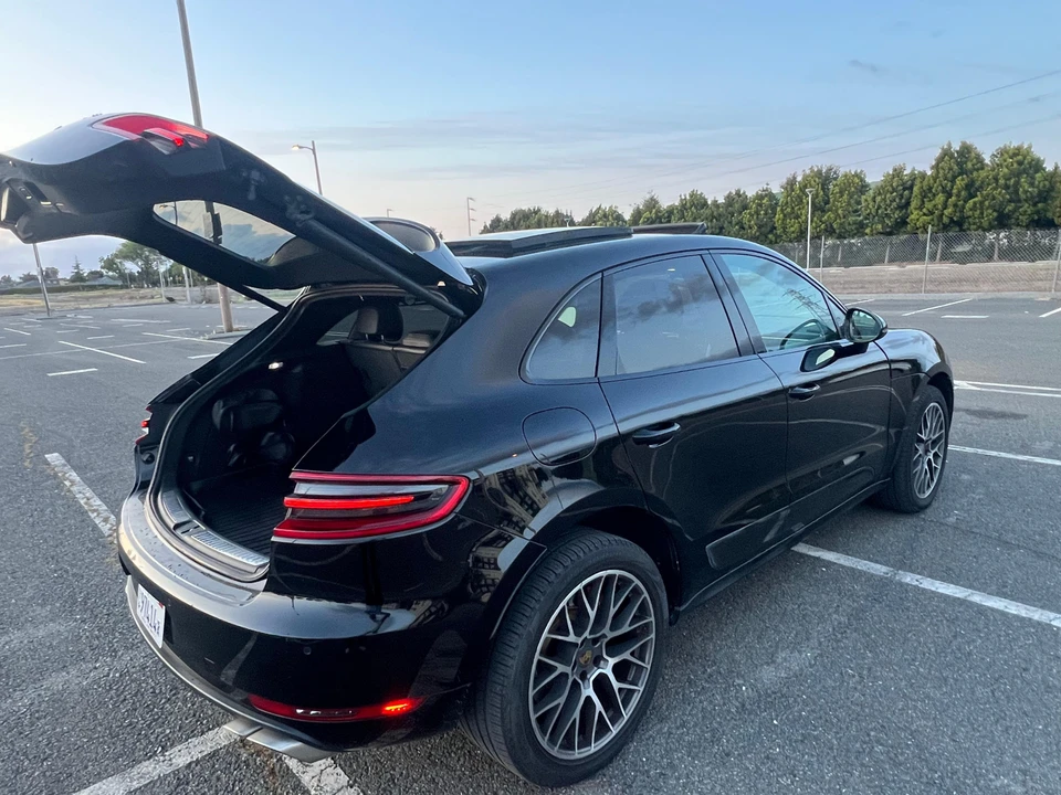 2015 Porsche Macan Turbo - Image 24 of 31