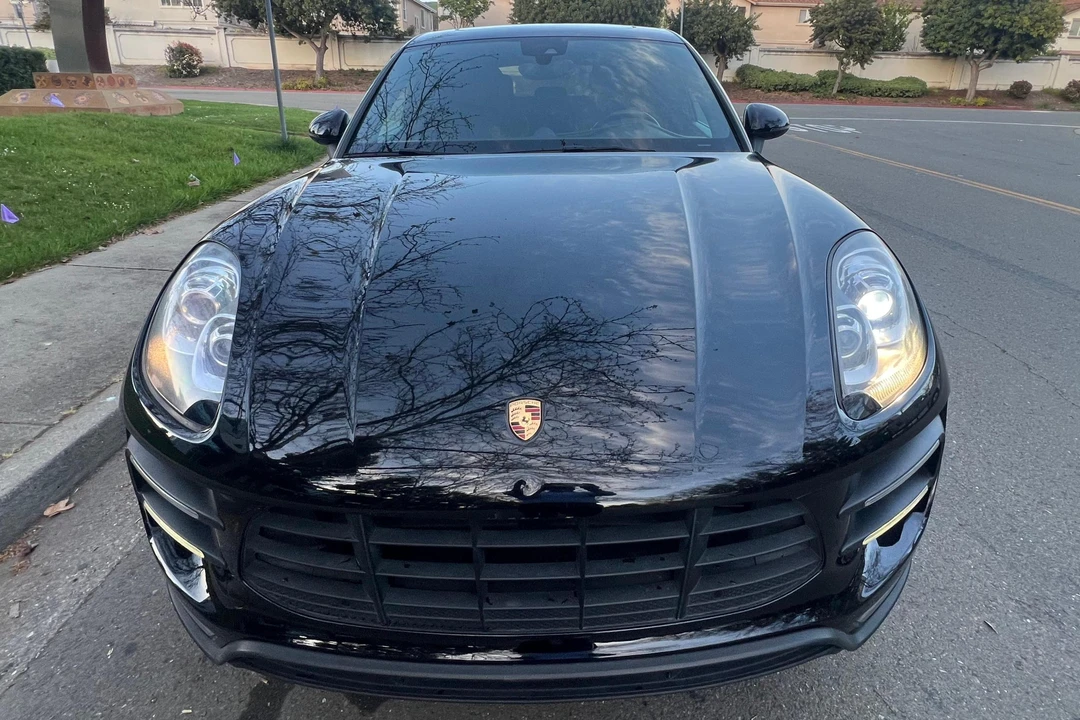 2015 Porsche Macan Turbo - Image 2 of 31